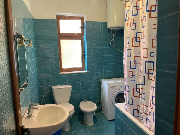 Tirane, jepet me qera apartament 1+1 Kati 1, 60 m² 300 € (Rruga Kadri Kerciku(Qyteti Studenti))
