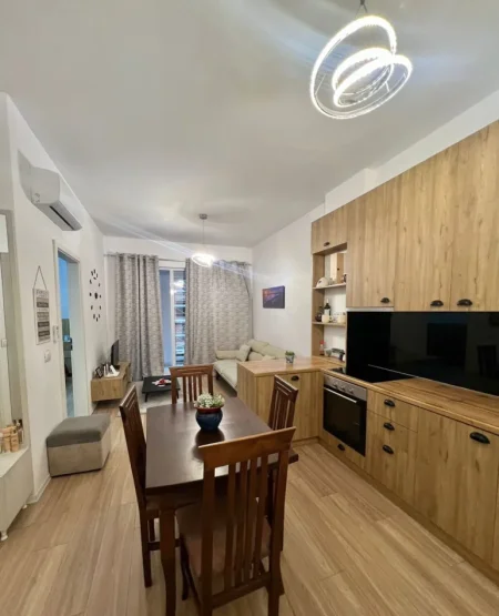 Tirane, jepet me qera apartament 1+1 Kati 3, 60 m² 450 € (Stacioni i Trenit)