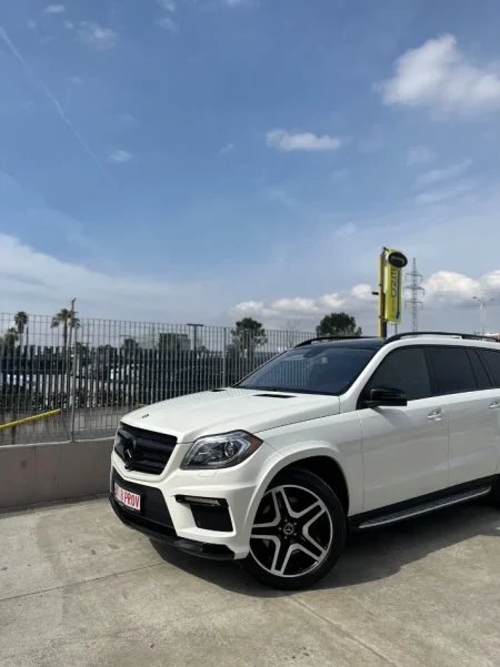 Tirane, shes makine Mercedez Nafte, e bardhë tiptronik Klima 150.000 km 15.000 €