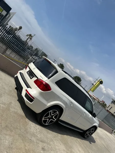 Tirane, shes makine Mercedez Nafte, e bardhë tiptronik Klima 150.000 km 15.000 €