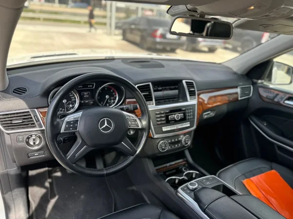 Tirane, shes makine Mercedez Nafte, e bardhë tiptronik Klima 150.000 km 15.000 €