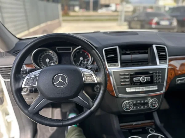 Tirane, shes makine Mercedez Nafte, e bardhë tiptronik Klima 150.000 km 15.000 €