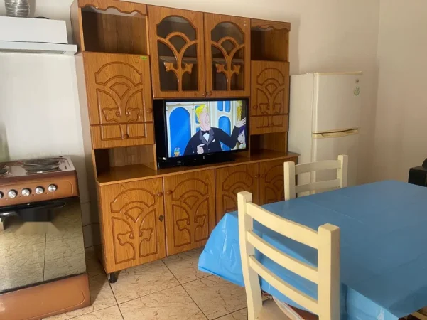 Tirane, jepet me qera apartament 1+1 Kati 1, 60 m² 300 € (Rruga Kadri Kerciku(Qyteti Studenti))