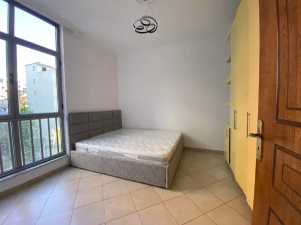 Tirane, jepet me qera apartament 2+1 Kati 3, 500 € 