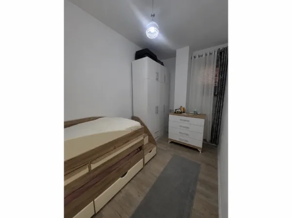 Tirane, shes apartament 2+1 Kati 1, 100 m² 135.000 € (fresku)