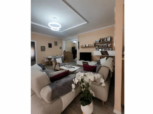 Tirane, shes apartament 2+1 Kati 1, 100 m² 135.000 € (fresku)