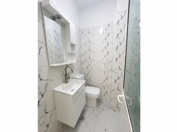 Tirane, shes apartament 2+1 Kati 1, 100 m² 135.000 € (fresku)