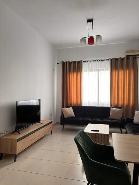 Tirane, jap me qera apartament 2+1+Ballkon Kati 1, 99 m² 500 € (Rrethi Astir)