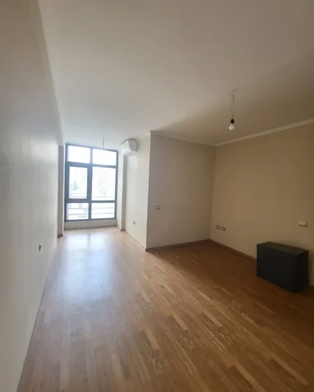 Tirane, jepet me qera ambjent biznesi Kati 1, 130 m² 700 € (Astir)