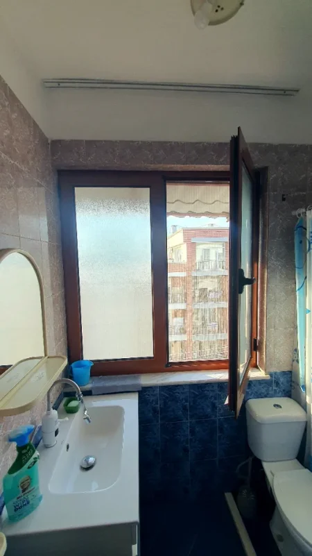 Tirane, jepet me qera Kati 8, 370 € (5 Maji)