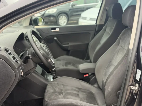 VOLKSWAGEN GOLF VI plus 1.6 NAFTE 👉 2012 👈 kambio AUTOMATIKE - 7.000 €