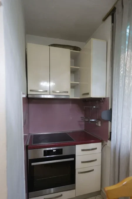Tirane, jepet me qera apartament 2+1+Ballkon Kati 2, 78 m² 550 € (Brryli/Marteniteti i Ri)