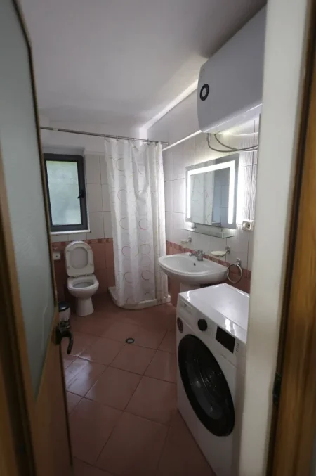 Tirane, jepet me qera apartament 2+1+Ballkon Kati 2, 78 m² 550 € (Brryli/Marteniteti i Ri)