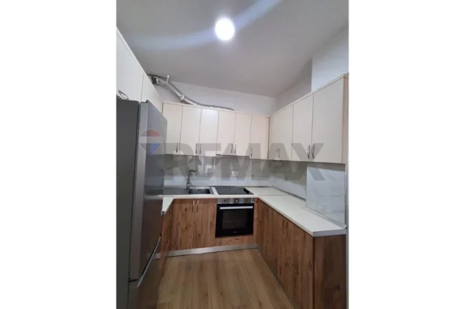 Tirane, jepet me qera apartament 1+1 Kati 5, 65 m² 500 € (Rruga don bosko)