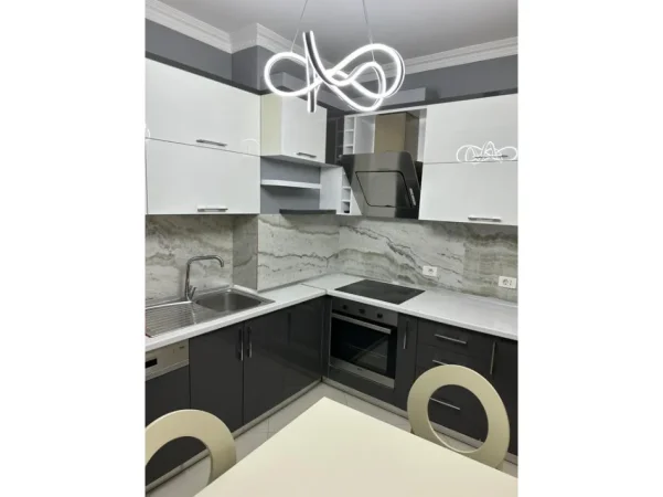 Tirane, jepet me qera apartament duplex 3+1 Kati 0, 142 m² 1.500 € 