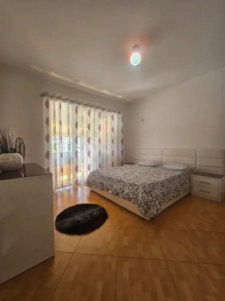 Tirane, jepet me qera apartament 2+1+Ballkon Kati 3, 98 m² 570 € 