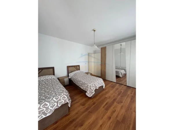 Tirane, jepet me qera apartament 2+1 Kati 3, 134 m² 700 € (Vilat e Arabit,Fresk)