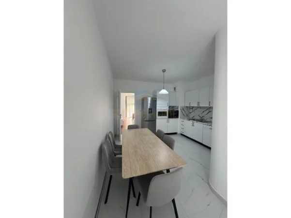 Tirane, jepet me qera apartament 2+1 Kati 3, 134 m² 700 € (Vilat e Arabit,Fresk)