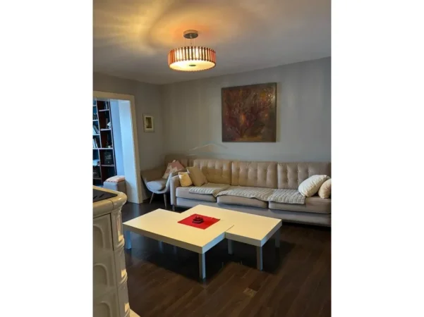 Tirane, jepet me qera apartament 3+1 Kati 5, 125 m² 1.000 € 