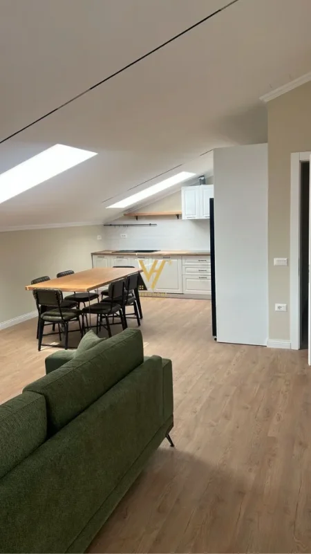 Tirane, jepet me qera apartament 3+1+Ballkon Kati 4, 196 m² 1.000 € (FRESKU)