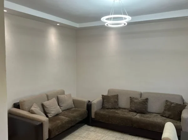 Tirane, jepet me qera apartament 1+1+Ballkon Kati 4, 68 m² 550 € (Ministria e Jashtme)