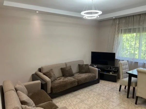 Tirane, jepet me qera apartament 1+1+Ballkon Kati 4, 68 m² 550 € (Ministria e Jashtme)