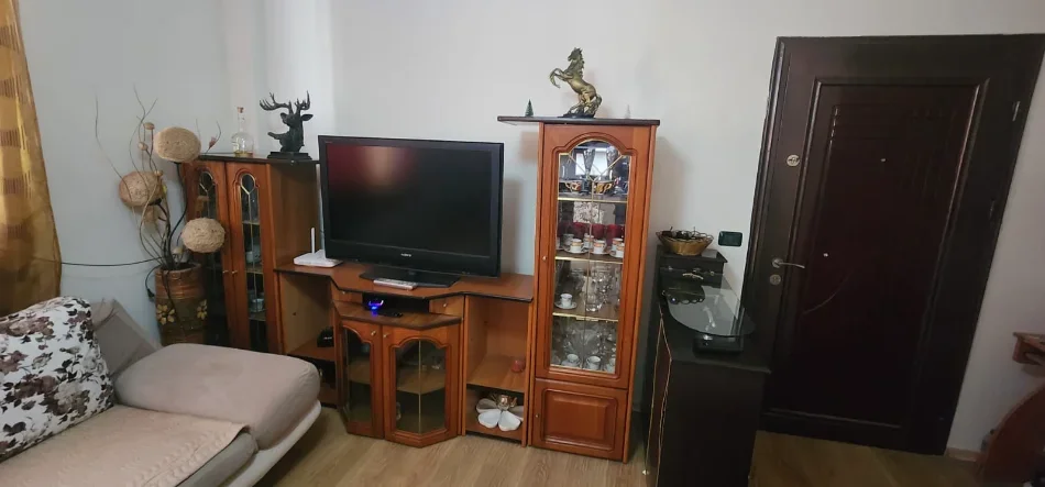 Tirane, jepet me qera apartament 2+1 Kati 1, 101 m² 550 € 