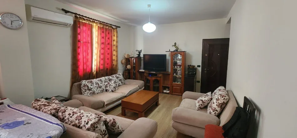 Tirane, jepet me qera apartament 2+1 Kati 1, 101 m² 550 € 