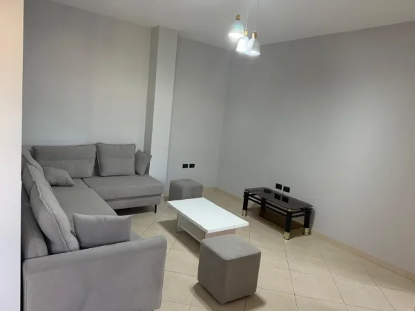 Tirane, jepet me qera apartament 1+1 Kati 2, 70 m² 550 € (Kinostudio)