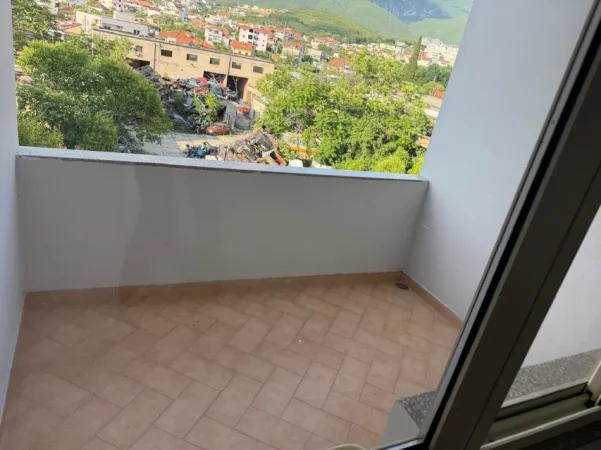 Tirane, jepet me qera apartament 1+1 Kati 2, 70 m² 550 € (Kinostudio)