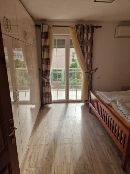 Tirane, jepet me qera apartament 2+1 Kati 4, 100 m² 530 € (Rruga Ali Beshiri,tek Shkolla Kico Blushi)