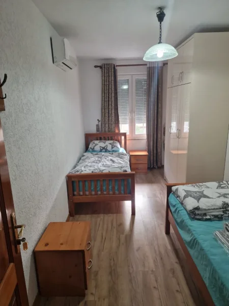 Tirane, jepet me qera apartament 2+1 Kati 4, 100 m² 530 € (Rruga Ali Beshiri,tek Shkolla Kico Blushi)
