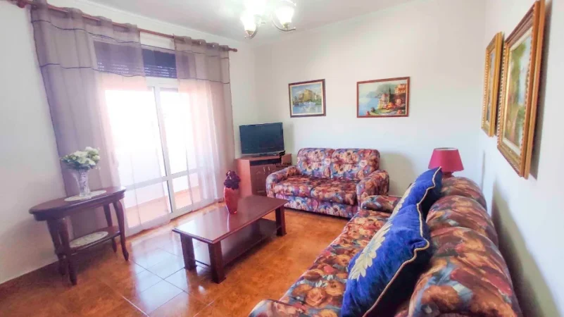 Tirane, jepet me qera apartament 2+1 Kati 3, 70 m² 550 € (PAZARI I RI)