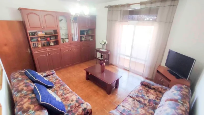 Tirane, jepet me qera apartament 2+1 Kati 3, 70 m² 550 € (PAZARI I RI)