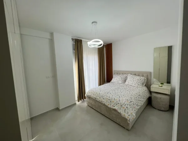 Tirane, jepet me qera apartament 2+1 Kati 3, 900 € (shkolla e kuqe)