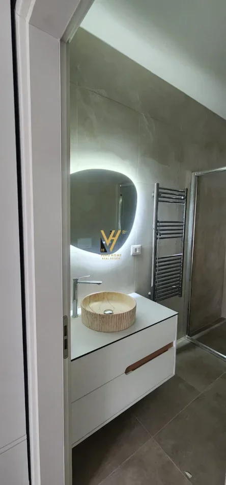 Tirane, jepet me qera apartament 2+1+Ballkon Kati 7, 90 m² 1.000 € (DON BOSKO)
