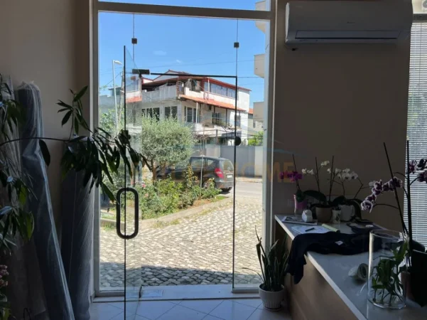 Tirane, shitet ambjent biznesi Kati 0, 64 m² 50.000 € (Siri Kodra)