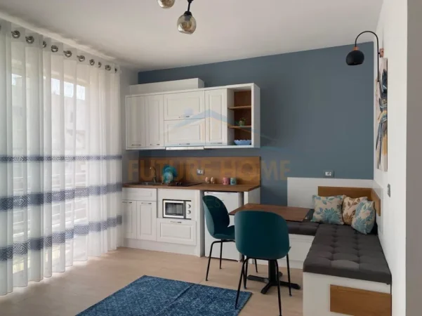 Tirane, jepet me qera apartament 1+1+Ballkon Kati 4, 60 m² 650 € (Komuna e Parisit)