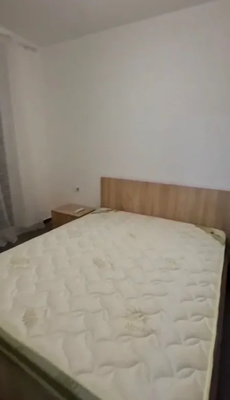 Tirane, jepet me qera apartament 3+1 Kati 2, 650 € (5 Maji)