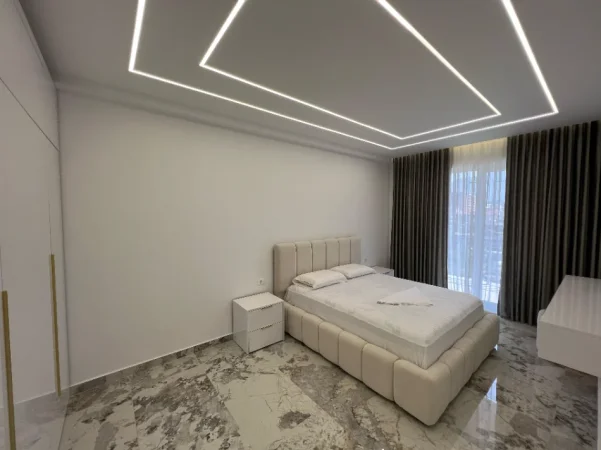 Tirane, jepet me qera apartament 1+1 Kati 5, (PASKUQAN)