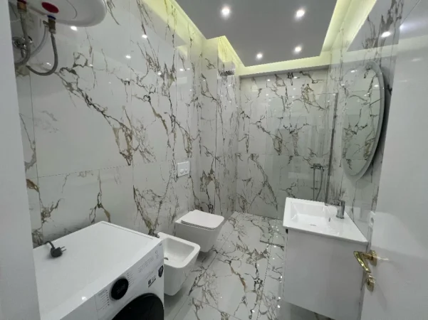 Tirane, jepet me qera apartament 1+1 Kati 5, (PASKUQAN)