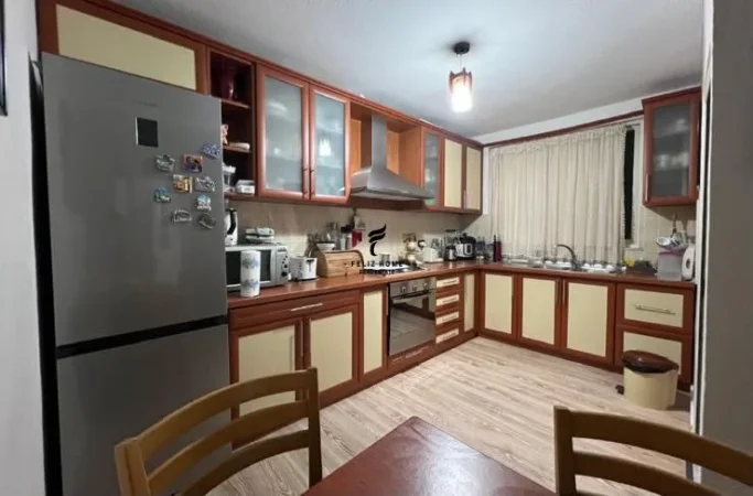 Tirane, shitet 3+1 Kati 4, 120 m² 180.000 € (ALI DEMI)