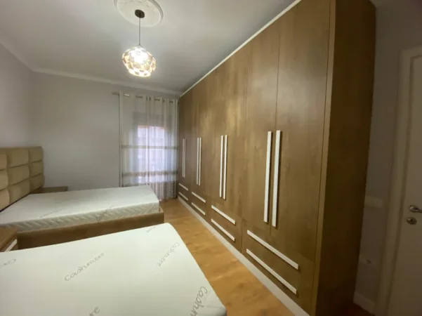 Tirane, jepet me qera apartament 3+1+Ballkon Kati 5, 113 m² 850 € (Astir)