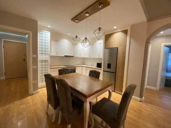 Tirane, jepet me qera apartament 3+1+Ballkon Kati 5, 113 m² 850 € (Astir)
