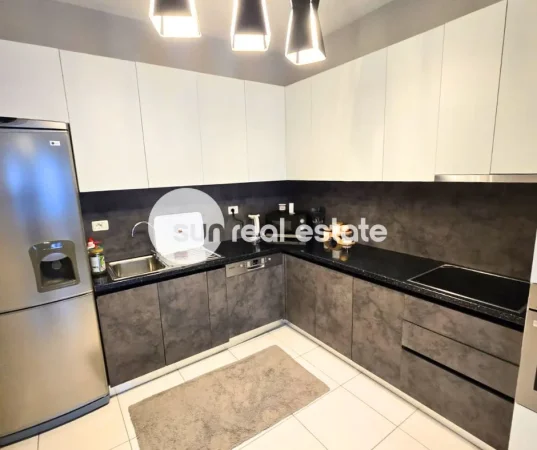 Shkoder, jepet me qera apartament 2+1+Ballkon Kati 2, 120 m² 700 € (QENDER)