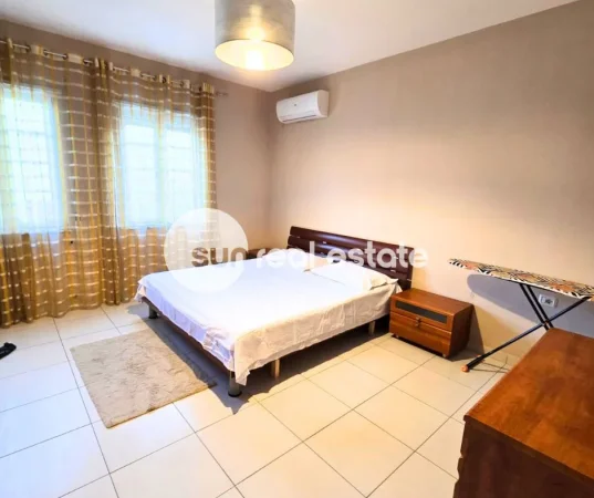 Shkoder, jepet me qera apartament 2+1+Ballkon Kati 2, 120 m² 700 € (QENDER)