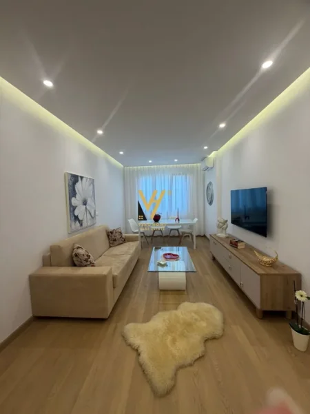 Tirane, jepet me qera apartament 1+1+Ballkon Kati 3, 90 m² 750 € (BLLOK)