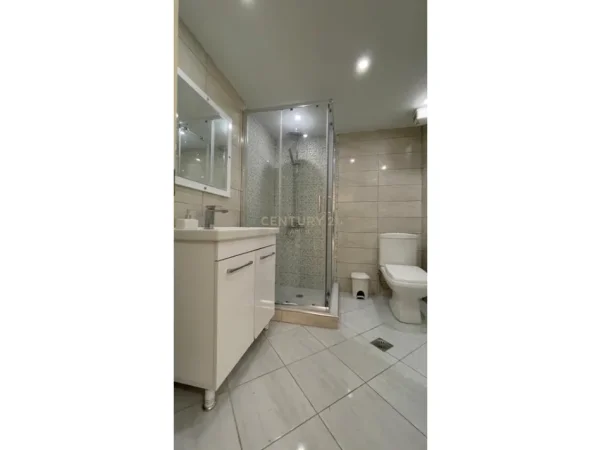 Tirane, jepet me qera apartament 2+1 Kati 5, 95 m² 600 € 
