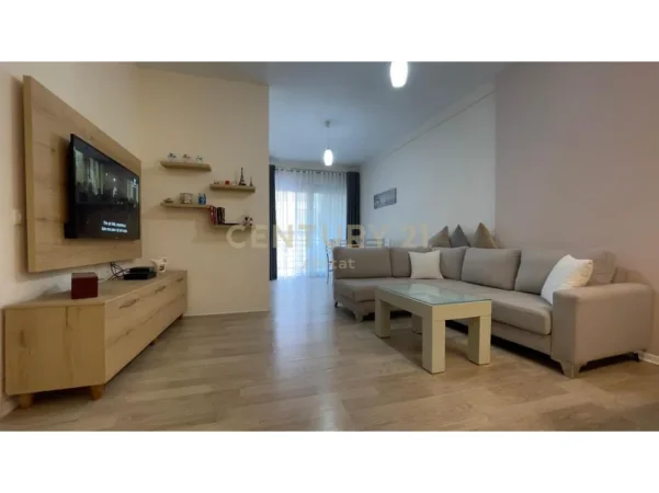 Tirane, jepet me qera apartament 2+1 Kati 5, 95 m² 600 € 