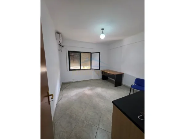 Tirane, jepet me qera apartament 2+1+Aneks+Ballkon Kati 2, 133 m² 999 € (Don Bosko)